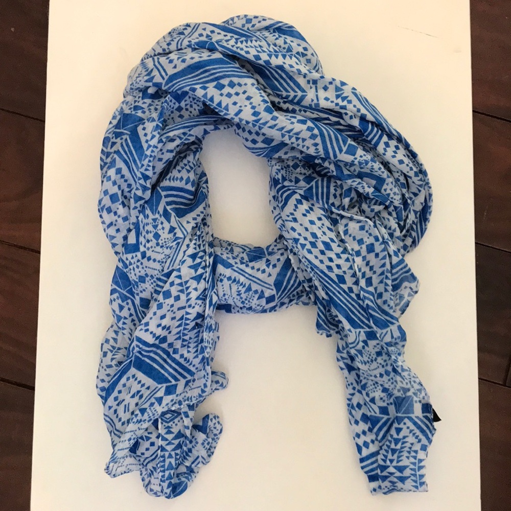 Blue and white printed scarf